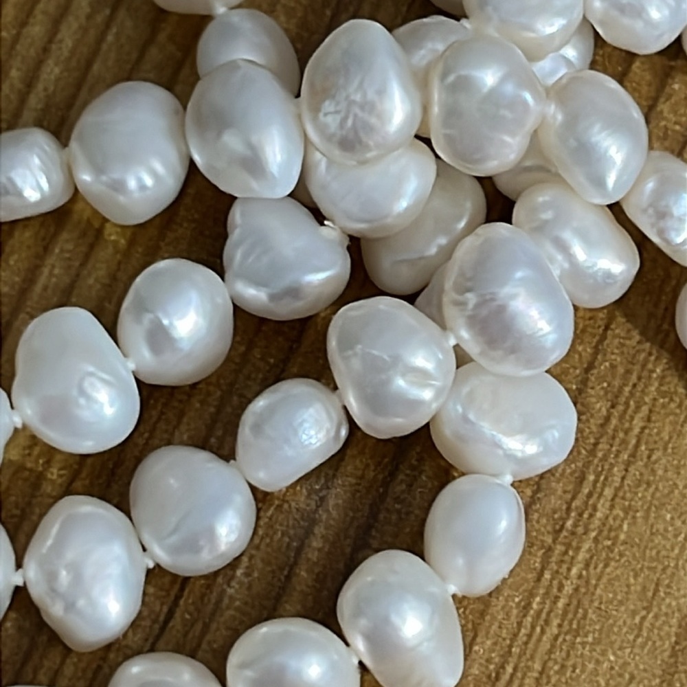 Elegant White Pearl Necklace - Picture 9 of 9